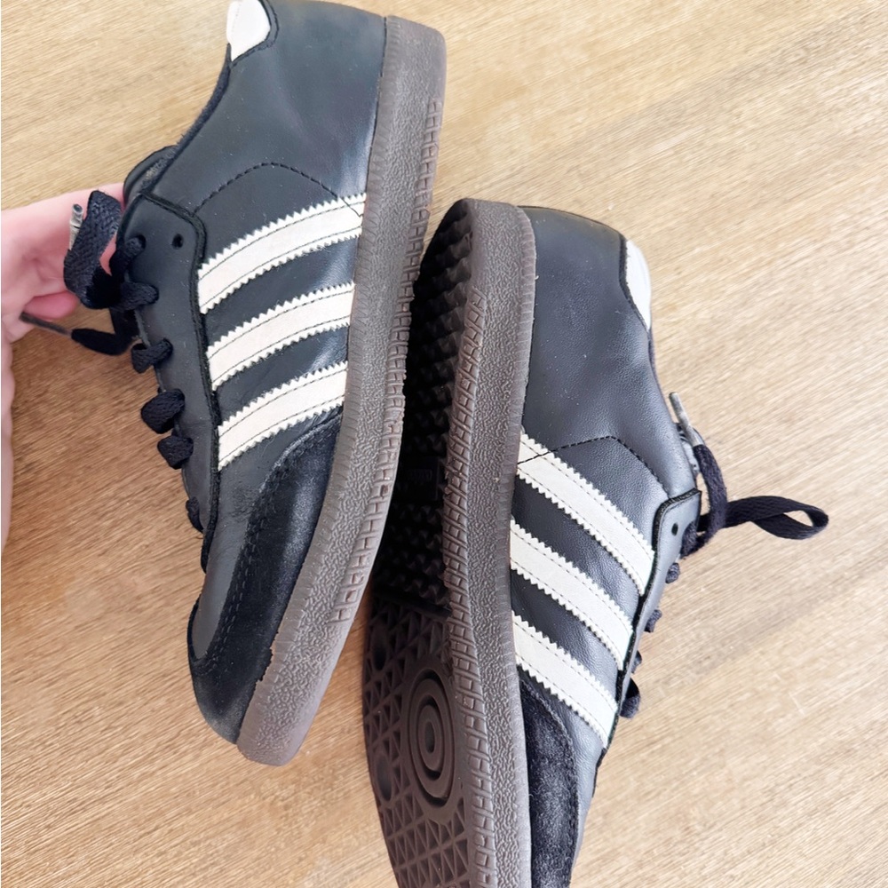 Adidas Samba Black & White Classic Sneakers 4.5 Youth - Picture 4 of 8